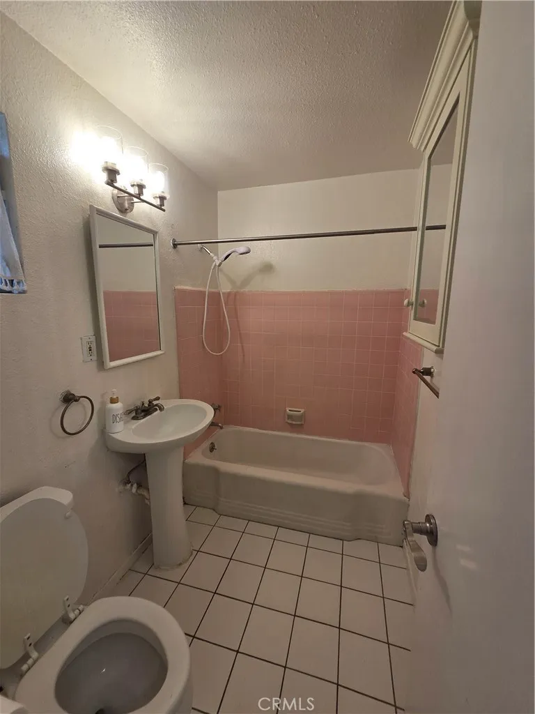 4573 main Riverside, CA 92501