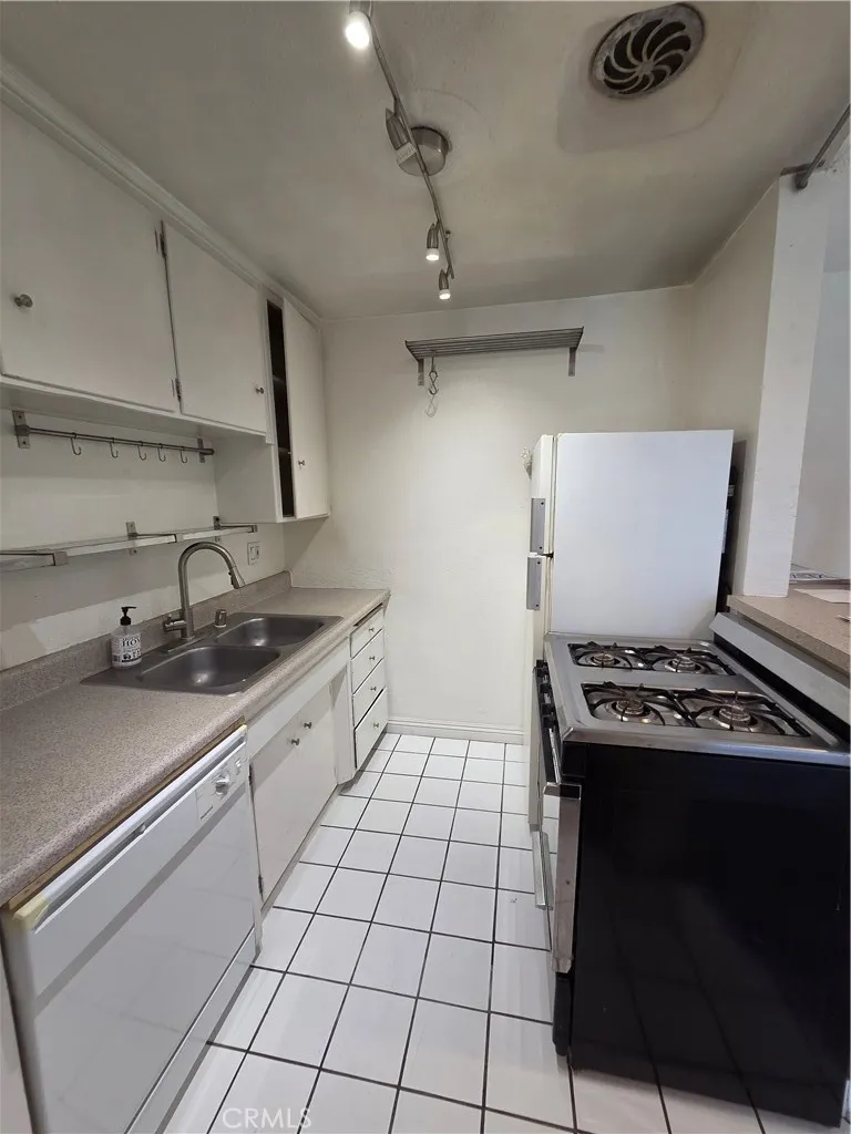 4573 main Riverside, CA 92501