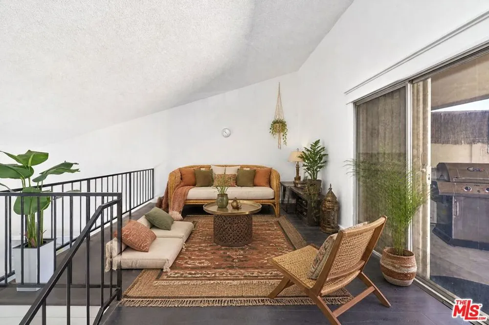 200 S La Fayette Park Place #2 Los Angeles, CA 90057