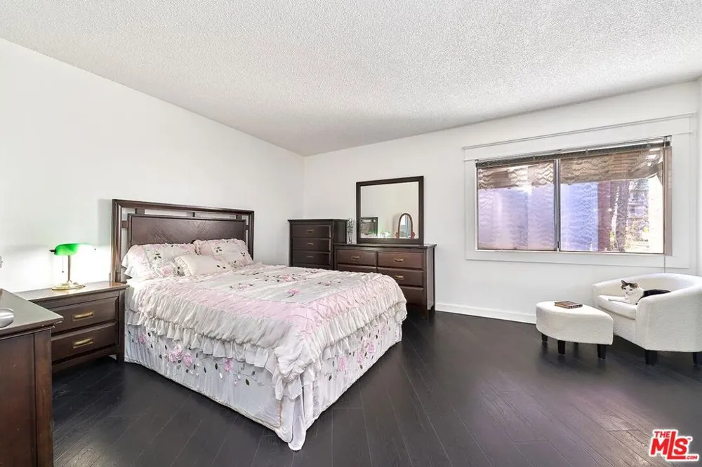 200 S La Fayette Park Place #2 Los Angeles, CA 90057