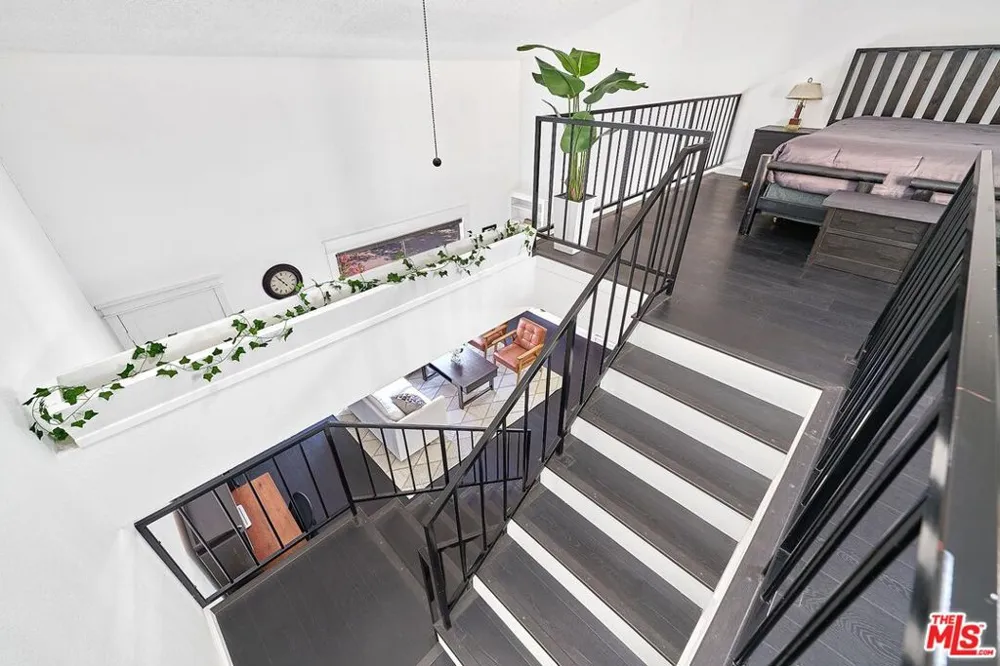 200 S La Fayette Park Place #2 Los Angeles, CA 90057
