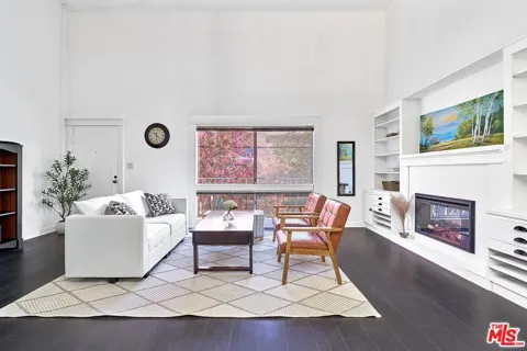 200 S La Fayette Park Place #2