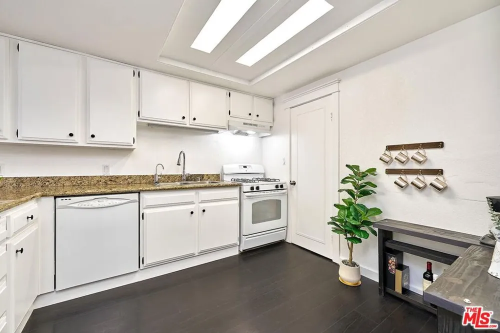 200 S La Fayette Park Place #2 Los Angeles, CA 90057