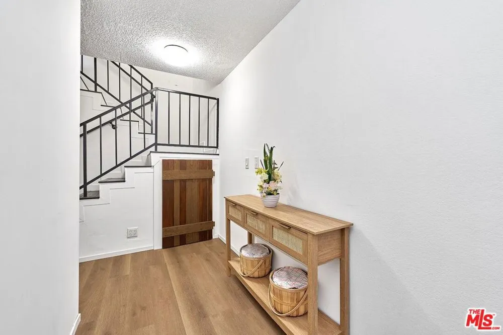 200 S La Fayette Park Place #2 Los Angeles, CA 90057