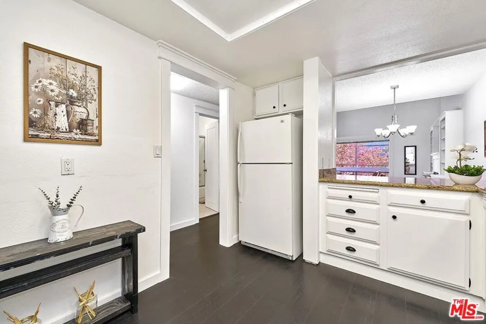 200 S La Fayette Park Place #2 Los Angeles, CA 90057