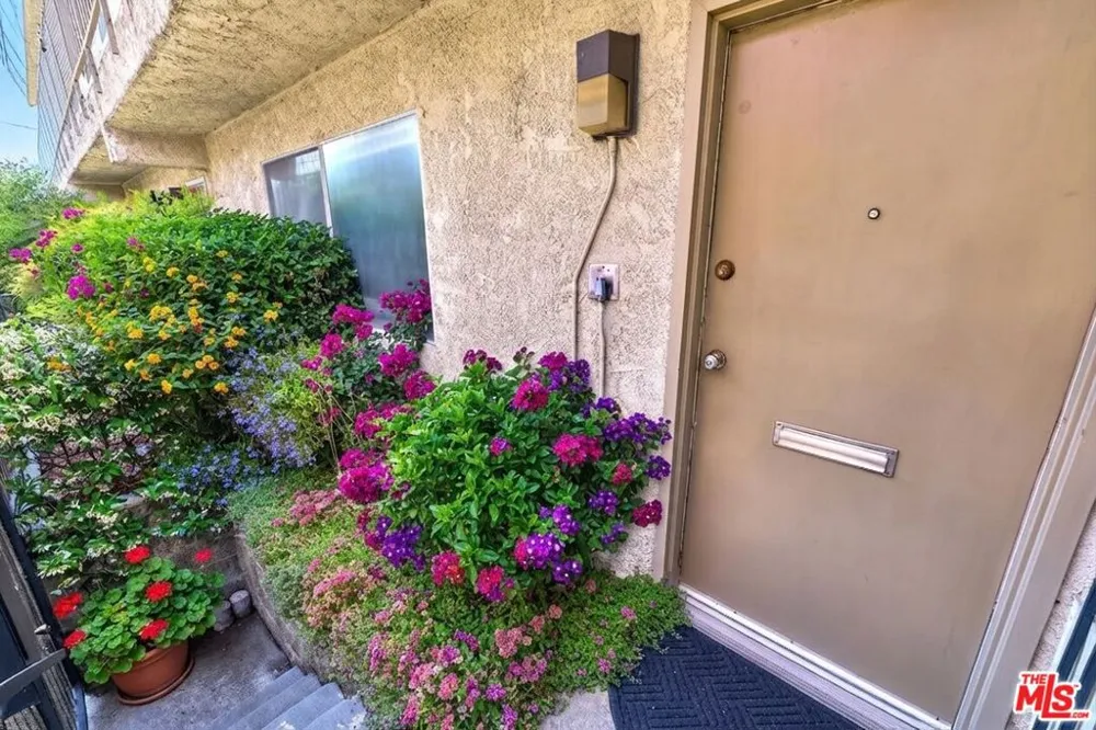 200 S La Fayette Park Place #2 Los Angeles, CA 90057