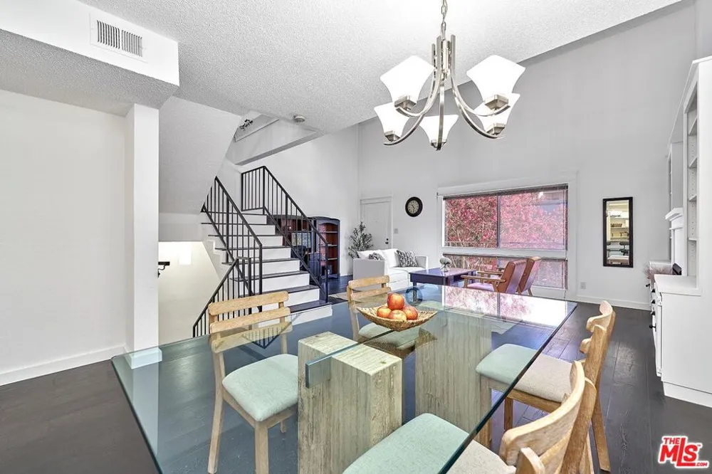 200 S La Fayette Park Place #2 Los Angeles, CA 90057