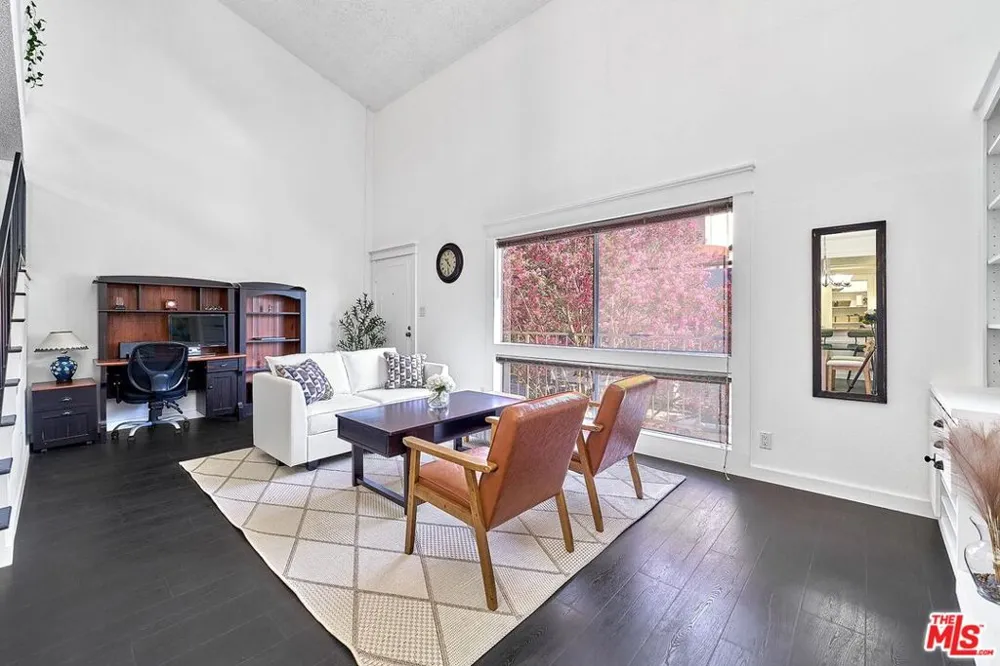 200 S La Fayette Park Place #2 Los Angeles, CA 90057