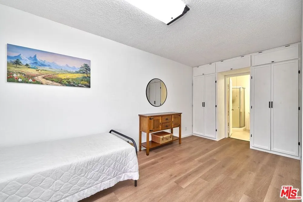 200 S La Fayette Park Place #2 Los Angeles, CA 90057