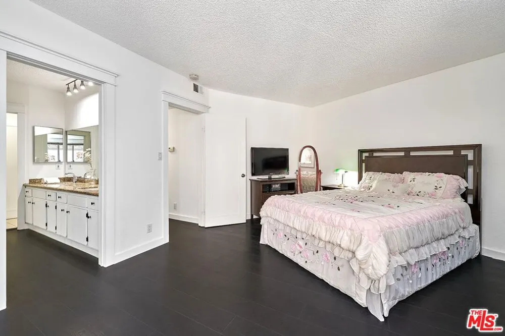 200 S La Fayette Park Place #2 Los Angeles, CA 90057