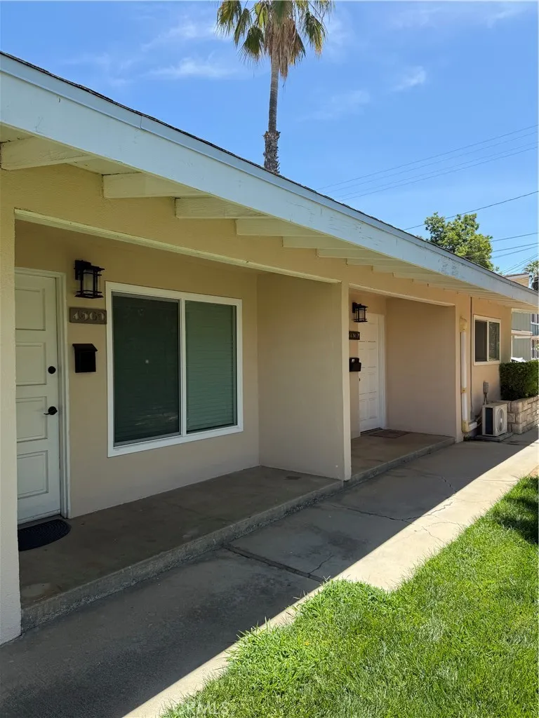 4571 main Riverside, CA 92501