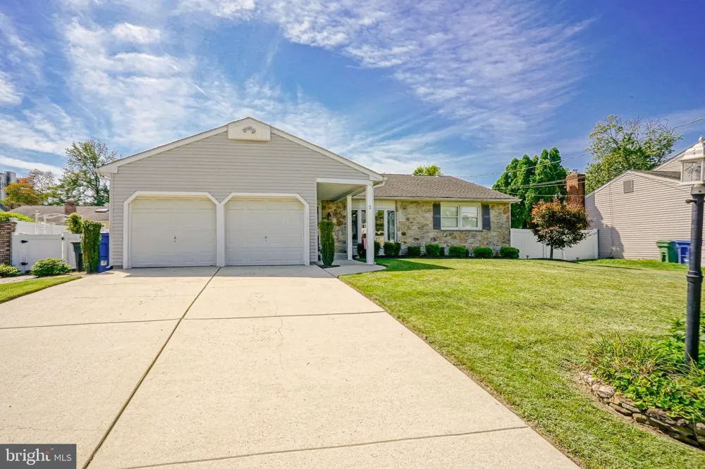 3 PEBBLE LANE Cherry Hill, NJ 08002