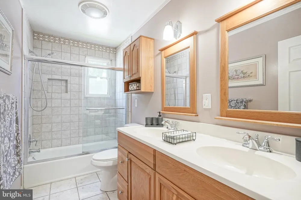 3 PEBBLE LANE Cherry Hill, NJ 08002