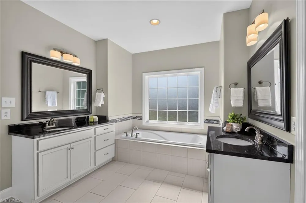 7807 Winterbourne Drive Summerfield, NC 27358
