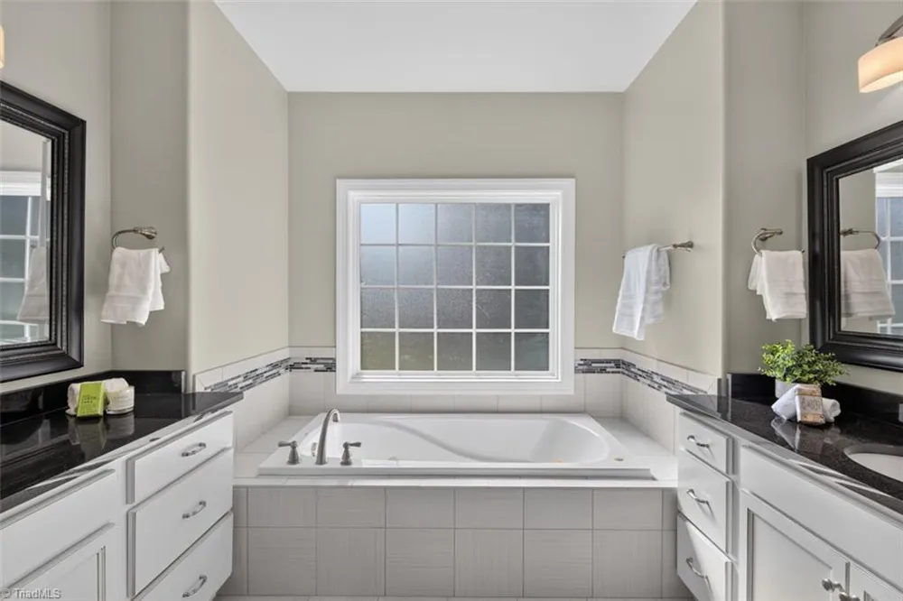 7807 Winterbourne Drive Summerfield, NC 27358