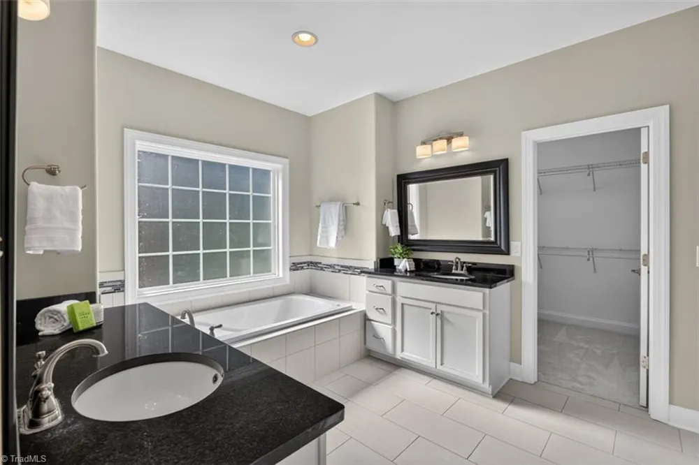 7807 Winterbourne Drive Summerfield, NC 27358