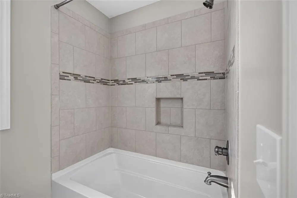 7807 Winterbourne Drive Summerfield, NC 27358
