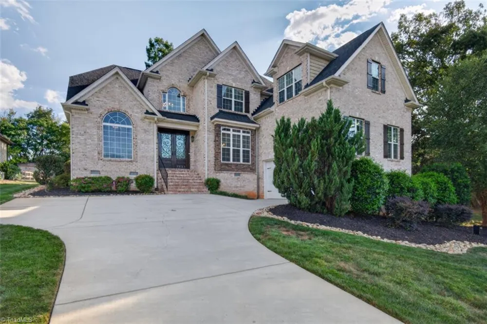 7807 Winterbourne Drive Summerfield, NC 27358