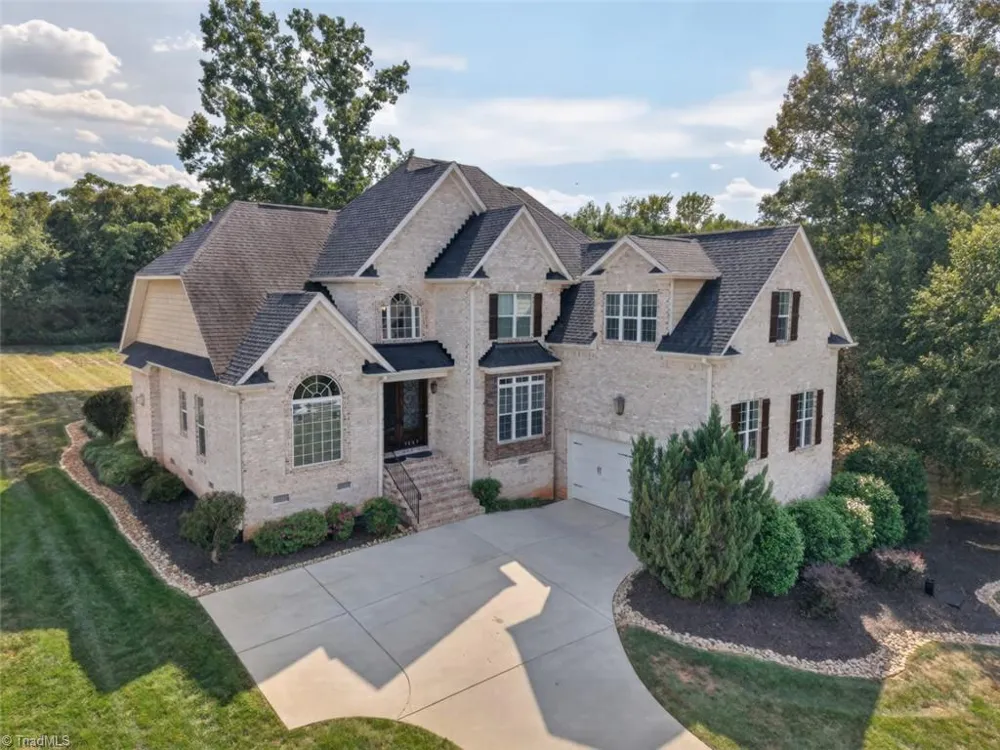 7807 Winterbourne Drive Summerfield, NC 27358