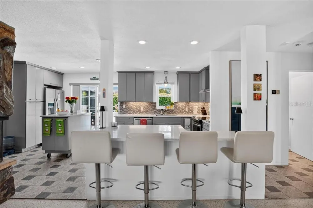 3432 79TH STREET St Petersburg, FL 33710