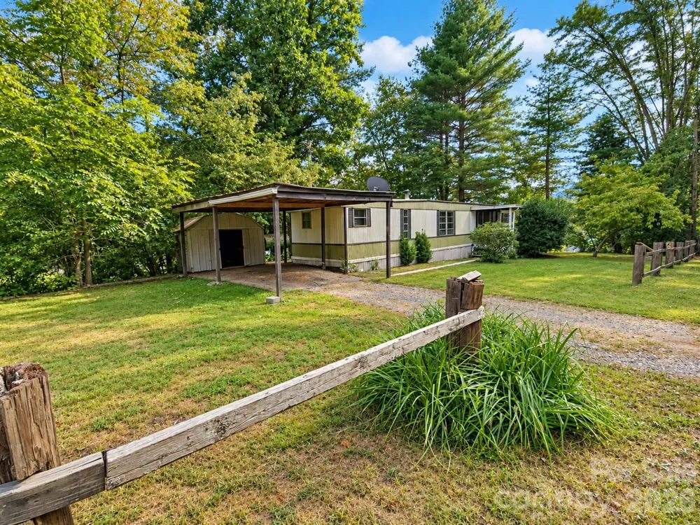 1491 Prices Creek Road Burnsville, NC 28714