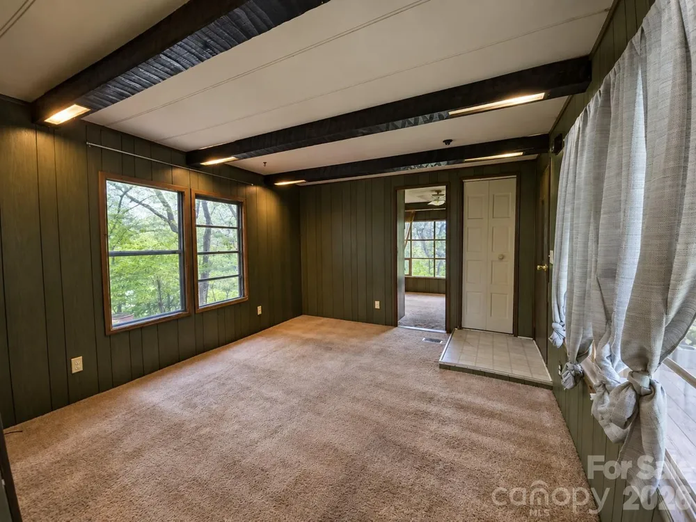 1491 Prices Creek Road Burnsville, NC 28714