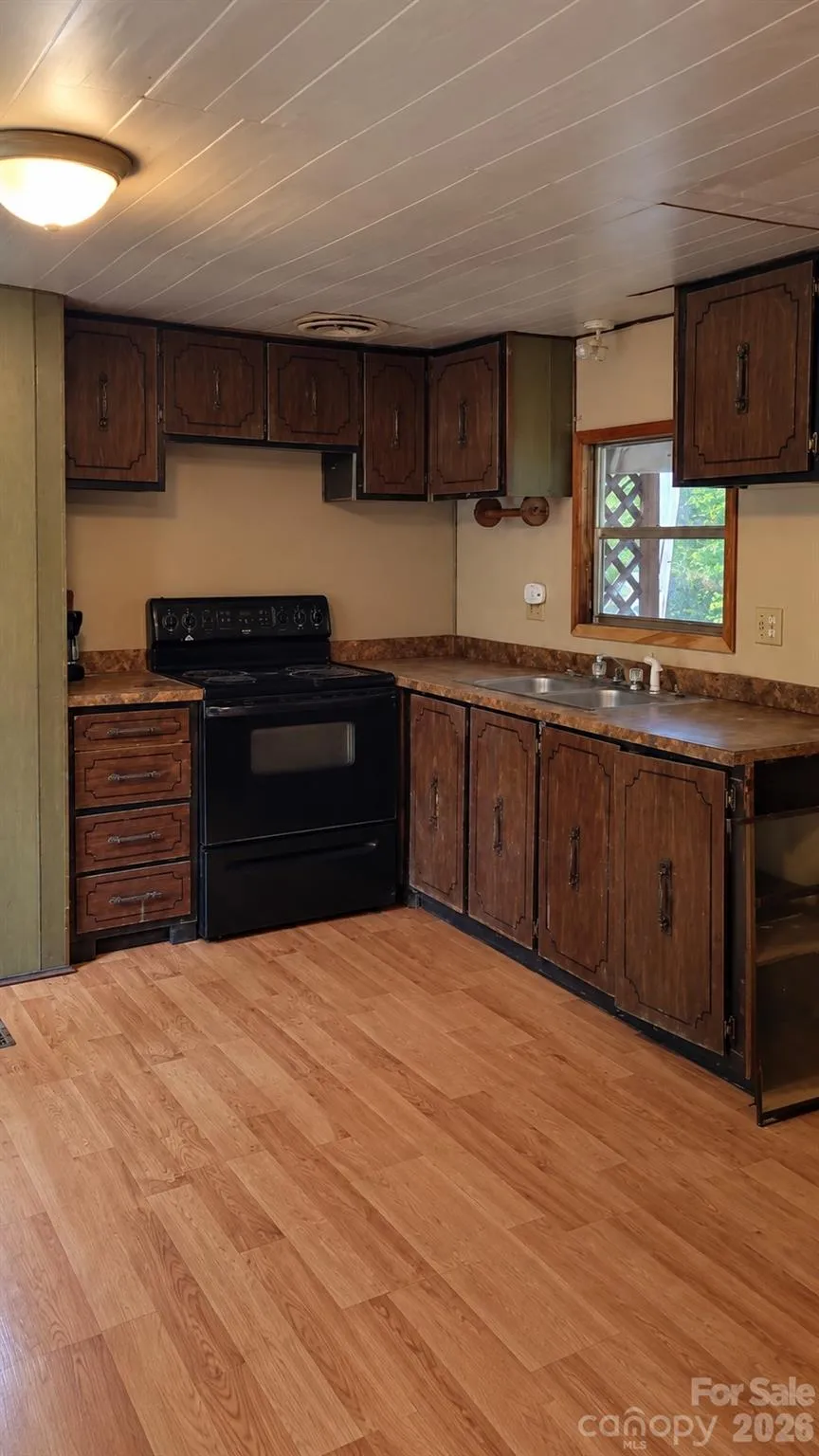 1491 Prices Creek Road Burnsville, NC 28714