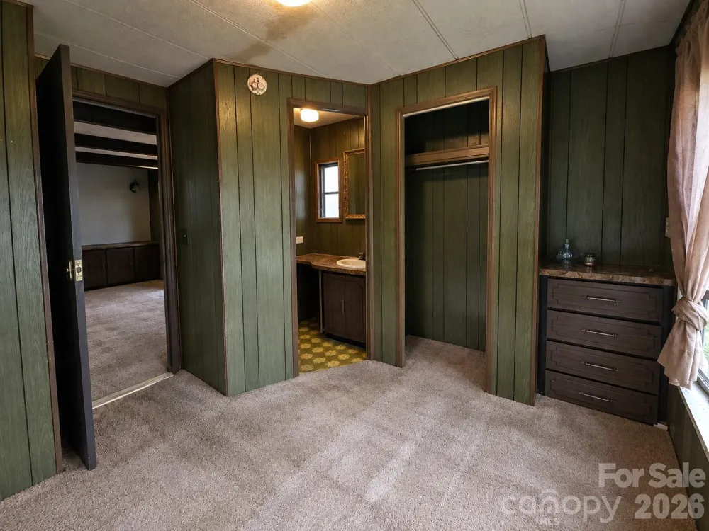 1491 Prices Creek Road Burnsville, NC 28714