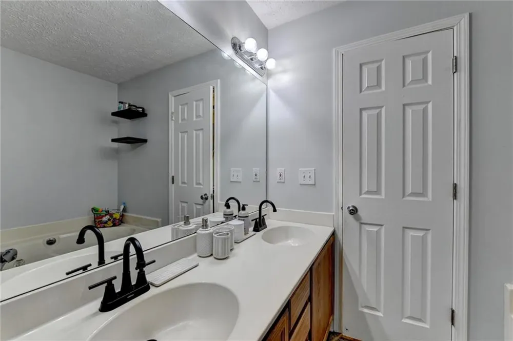 16 River Oak Court Dawsonville, GA 30534