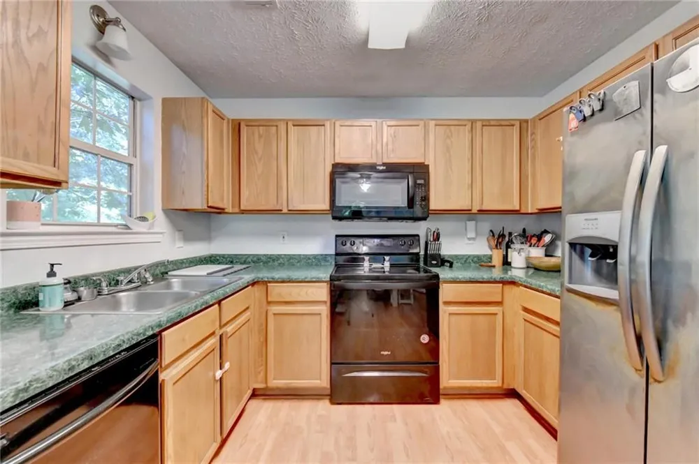 16 River Oak Court Dawsonville, GA 30534