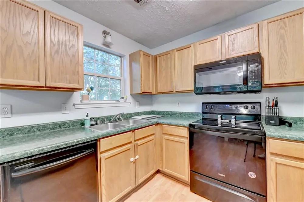 16 River Oak Court Dawsonville, GA 30534