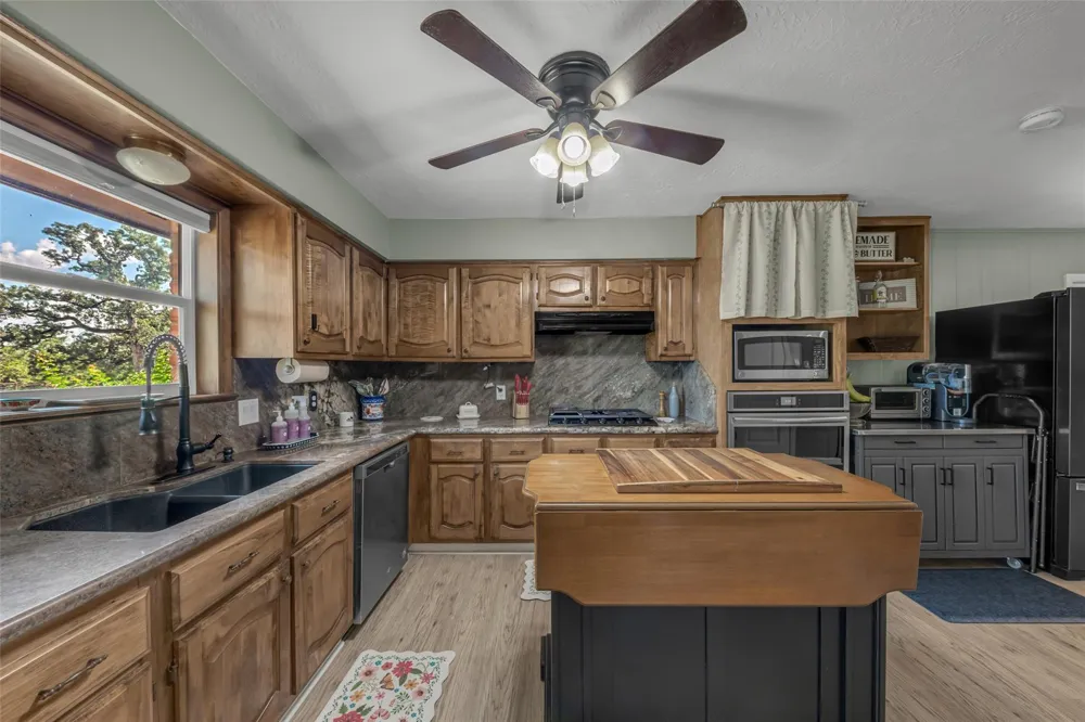 10337 County Road 174 Anderson, TX 77830