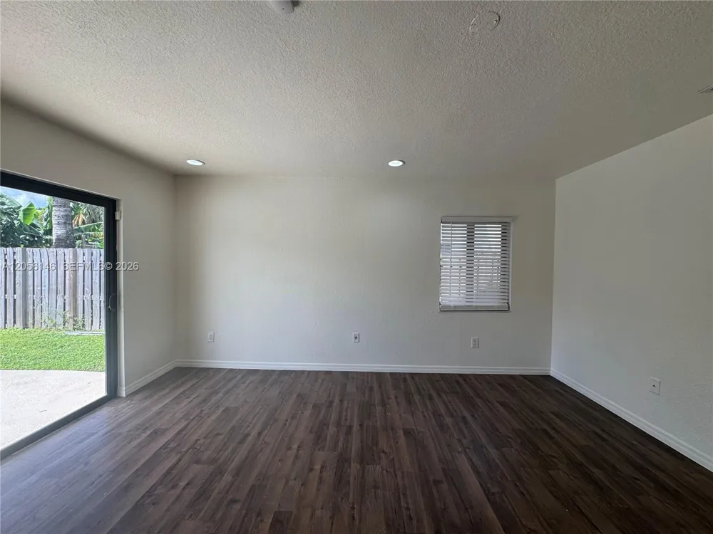 13304 SW 102nd Ter Miami, FL 33186
