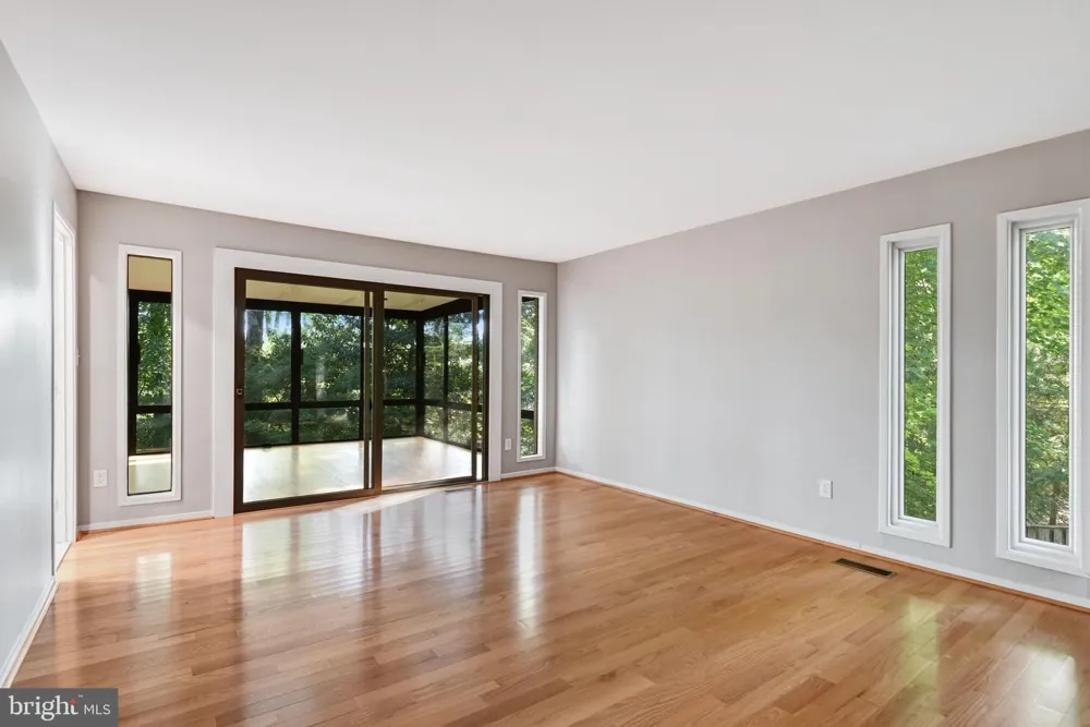 9022 TRAILRIDGE COURT Vienna, VA 22182