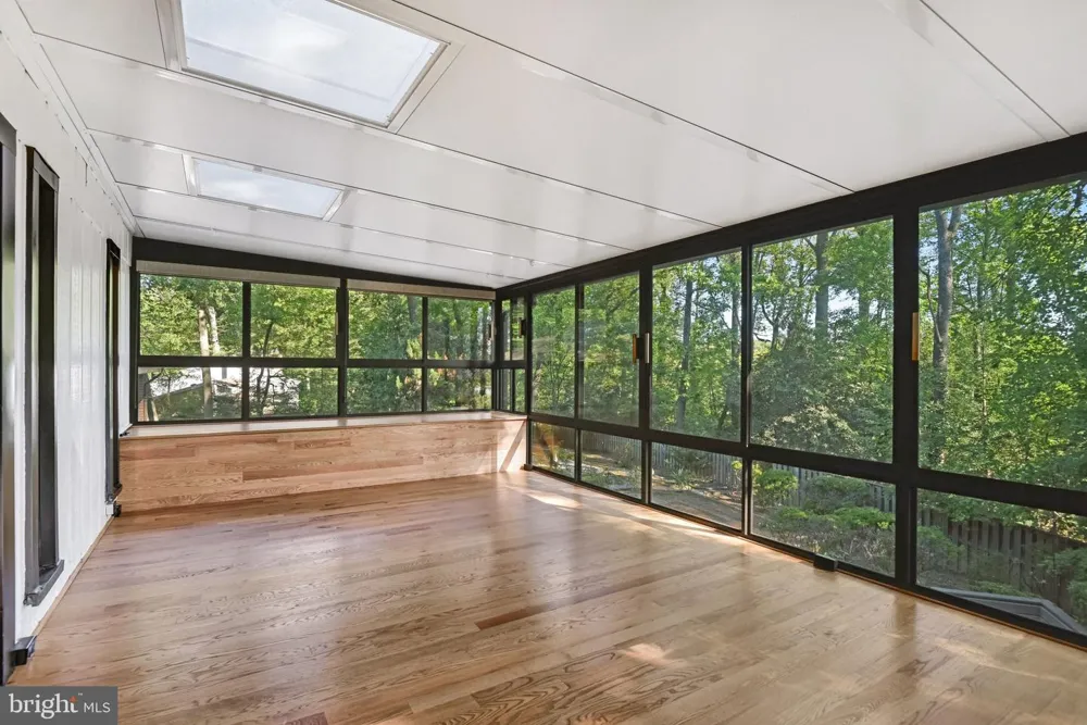 9022 TRAILRIDGE COURT Vienna, VA 22182