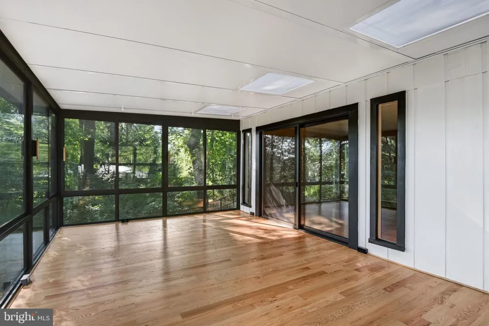 9022 TRAILRIDGE COURT Vienna, VA 22182