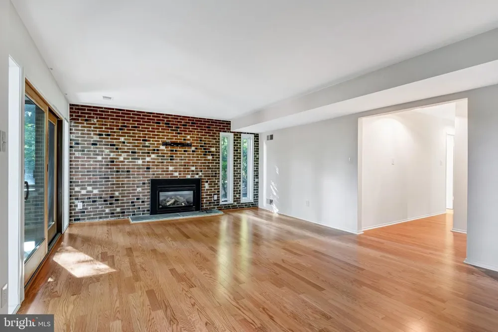 9022 TRAILRIDGE COURT Vienna, VA 22182