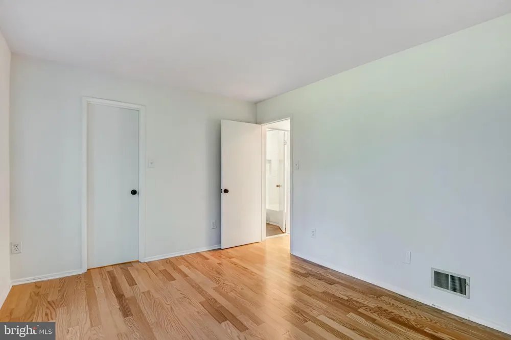 9022 TRAILRIDGE COURT Vienna, VA 22182