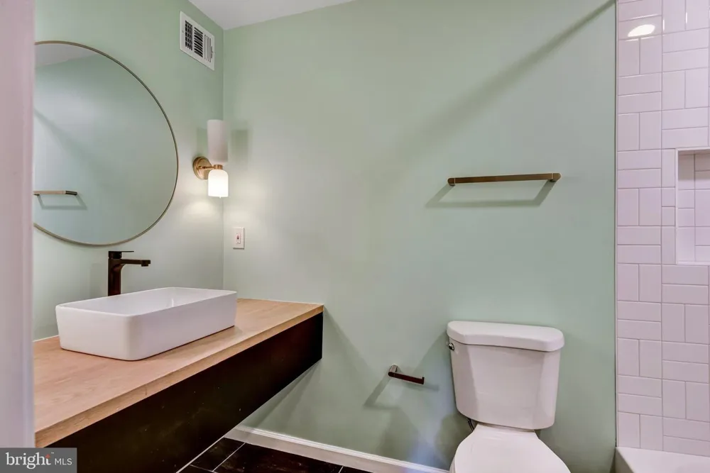 9022 TRAILRIDGE COURT Vienna, VA 22182