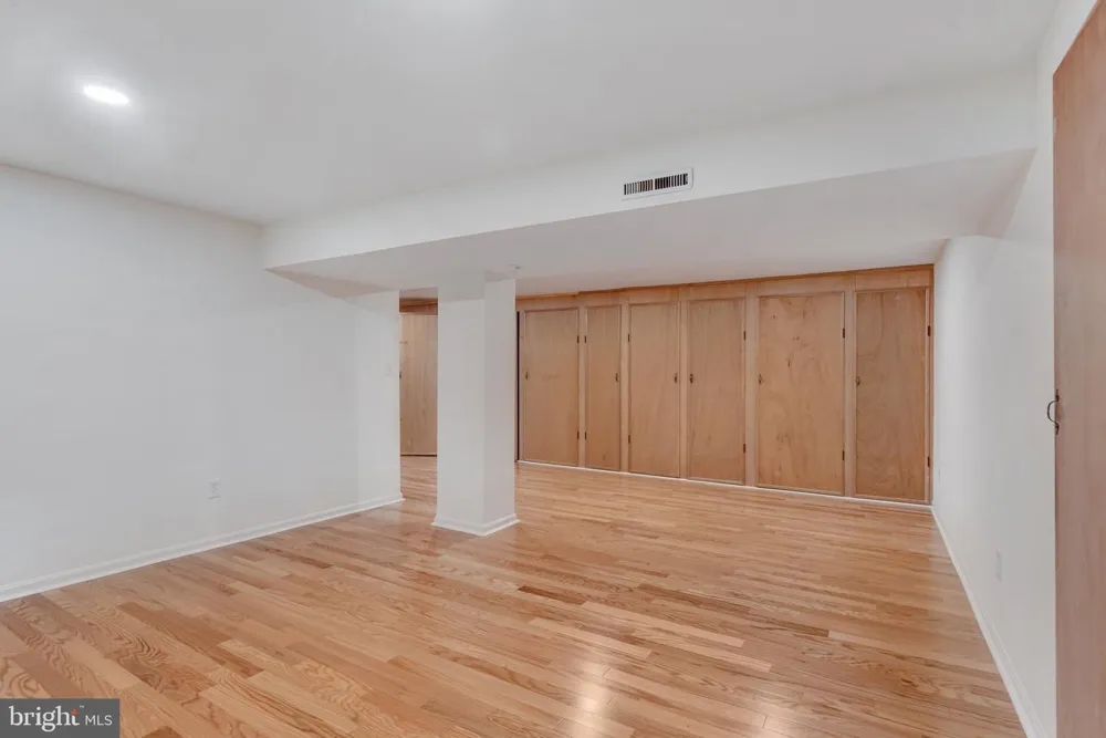 9022 TRAILRIDGE COURT Vienna, VA 22182