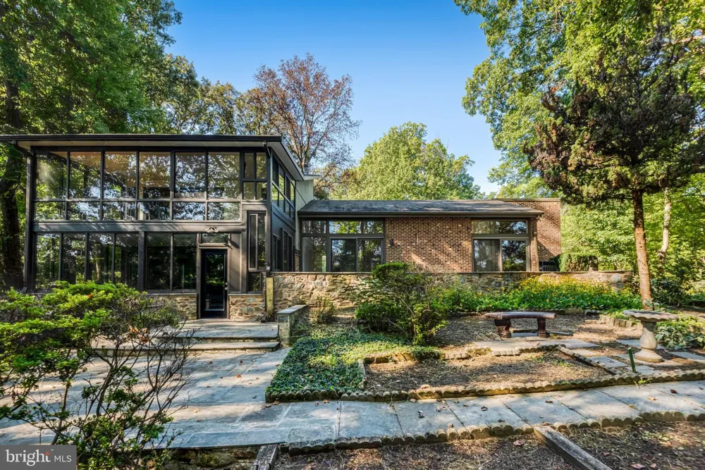 9022 TRAILRIDGE COURT Vienna, VA 22182