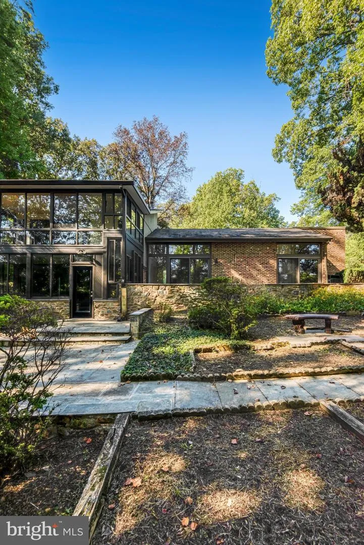 9022 TRAILRIDGE COURT Vienna, VA 22182
