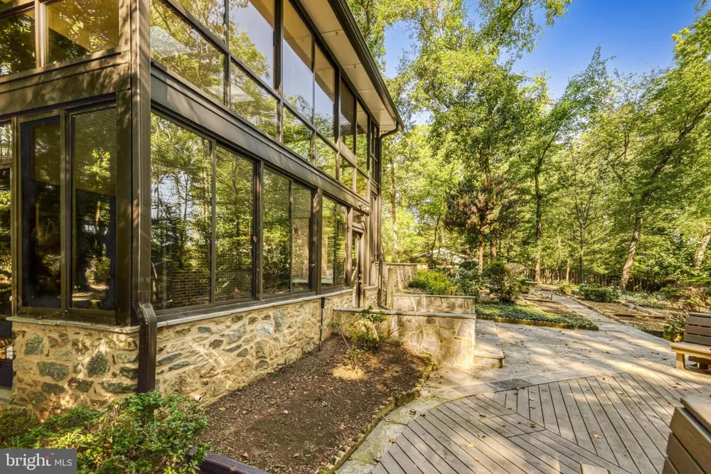 9022 TRAILRIDGE COURT Vienna, VA 22182