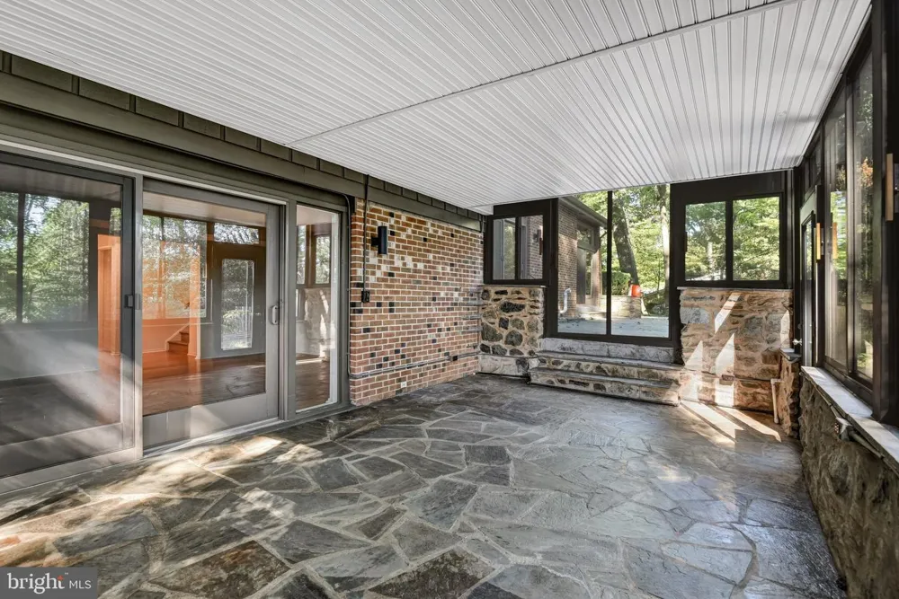9022 TRAILRIDGE COURT Vienna, VA 22182