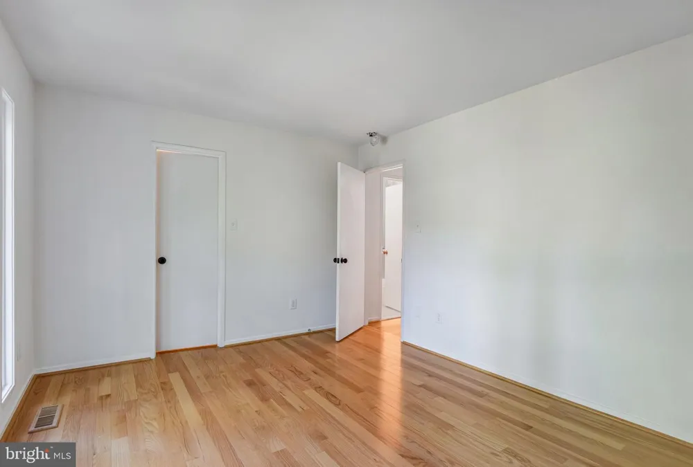 9022 TRAILRIDGE COURT Vienna, VA 22182