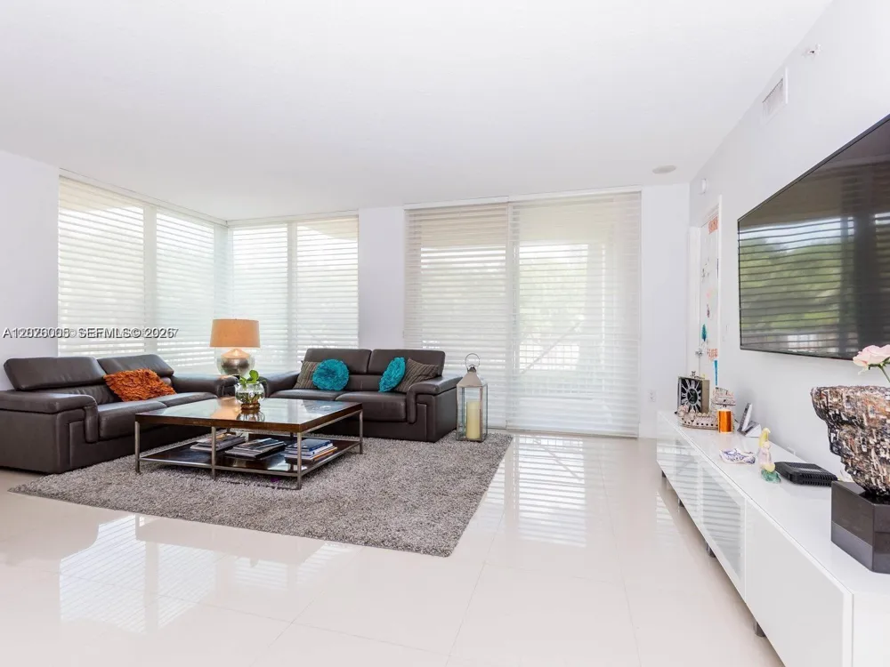 3370 Hidden Bay Dr #102 Aventura, FL 33180