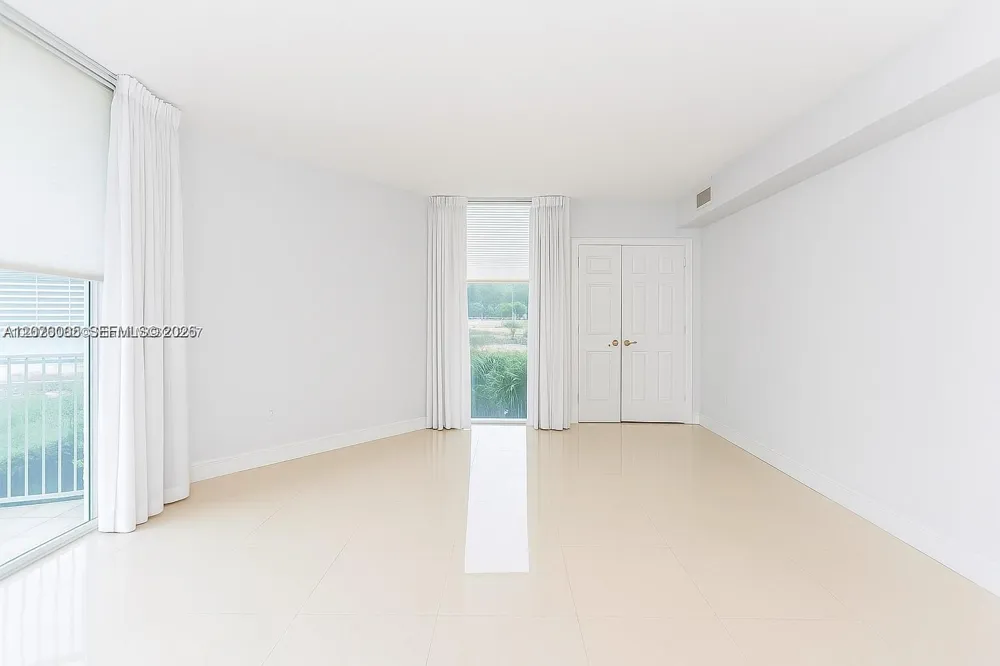 3370 Hidden Bay Dr #102 Aventura, FL 33180