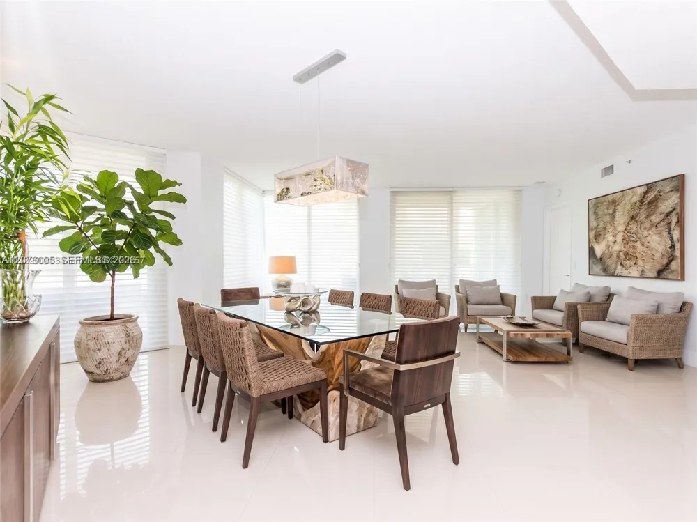 3370 Hidden Bay Dr #102 Aventura, FL 33180