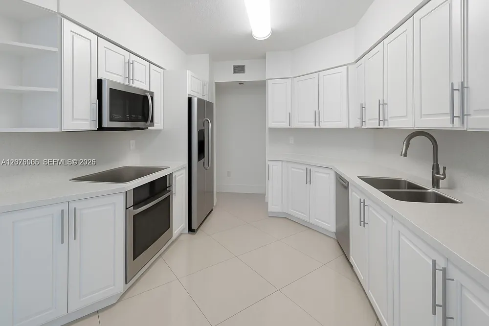 3370 Hidden Bay Dr #102 Aventura, FL 33180
