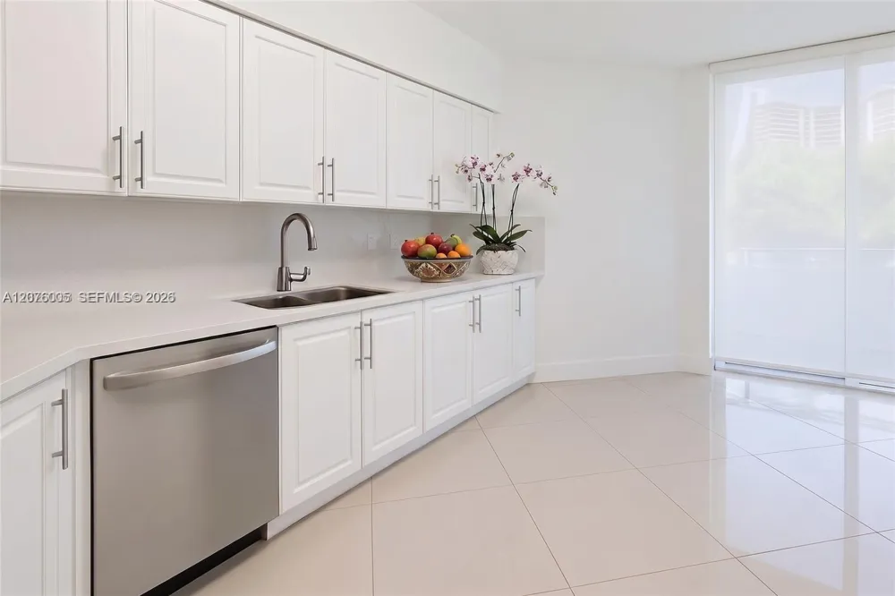 3370 Hidden Bay Dr #102 Aventura, FL 33180